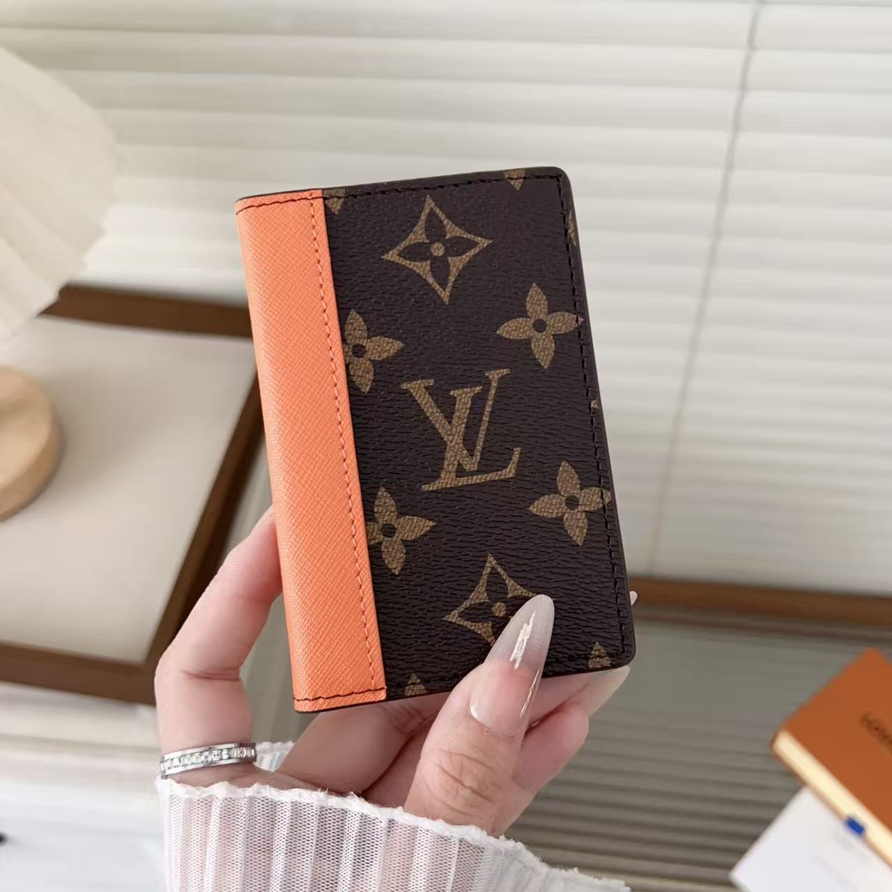 Lv luxury Leather Card Holder - Premium Credit Card Wallet