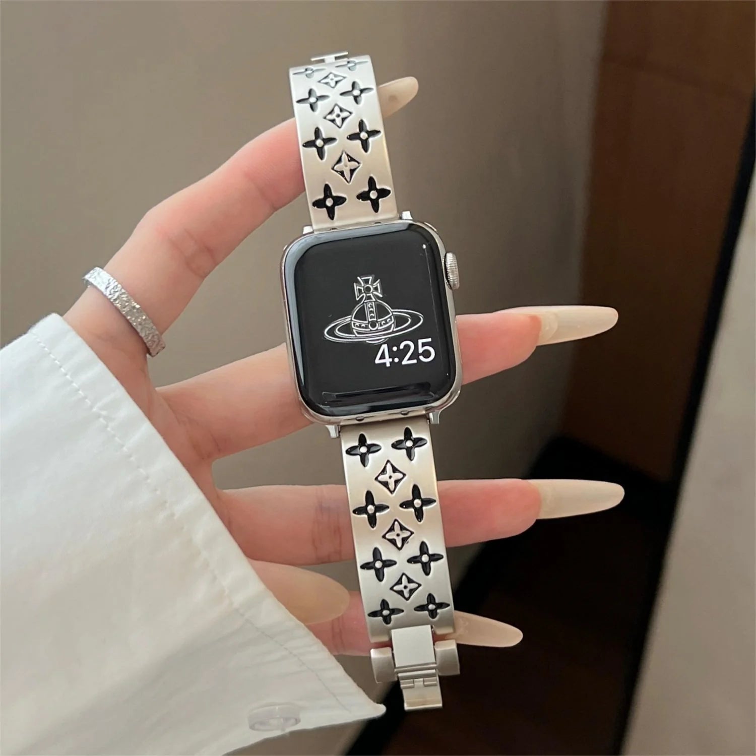 EMBOSSED METAL APPLE WATCH STRAP Roxy New 2