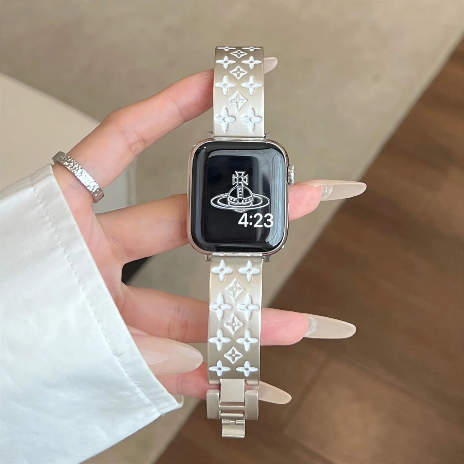 EMBOSSED METAL APPLE WATCH STRAP Roxy New 2