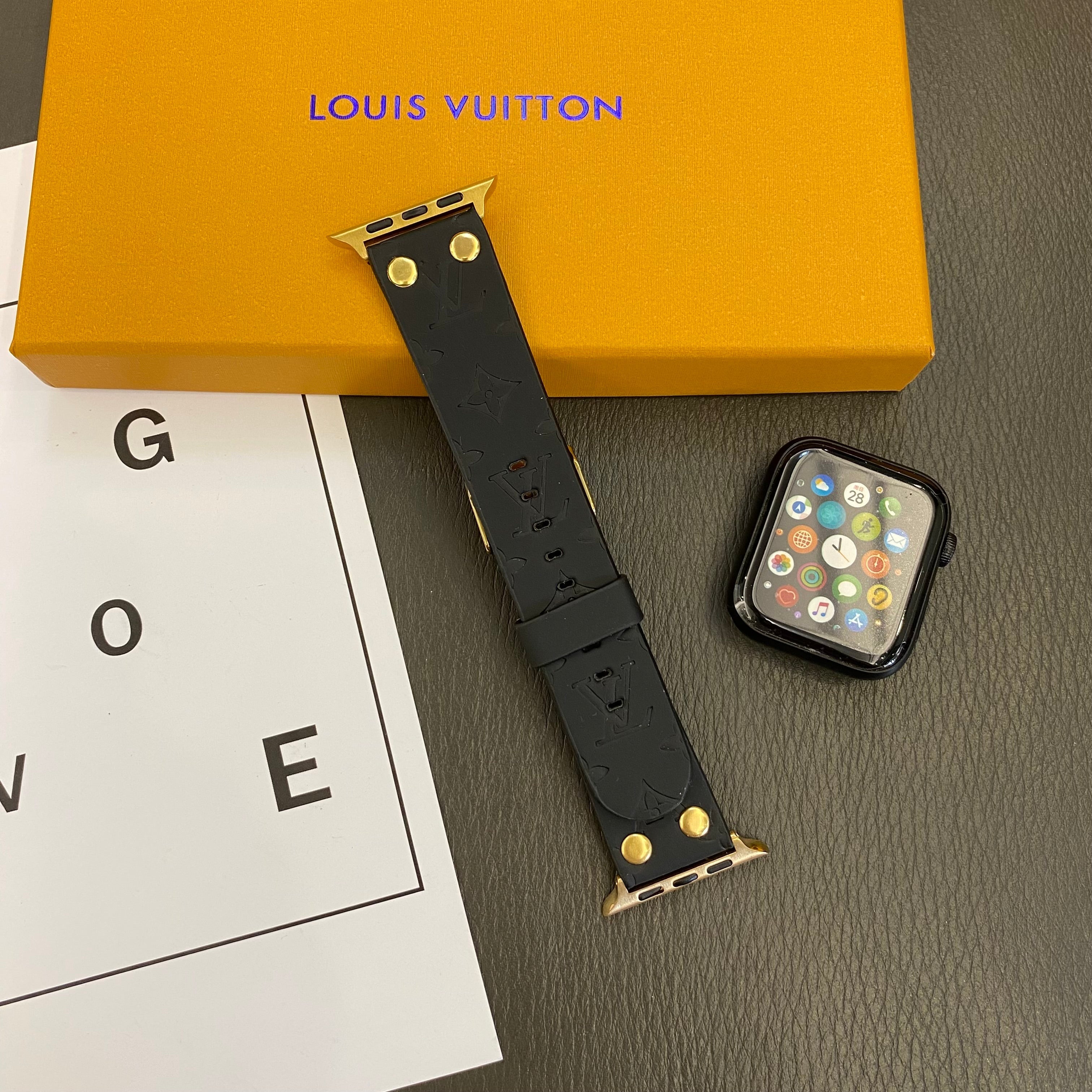 Bracelet de rechange Apple avec décoration en rivets et monogramme en relief Roxy New 2