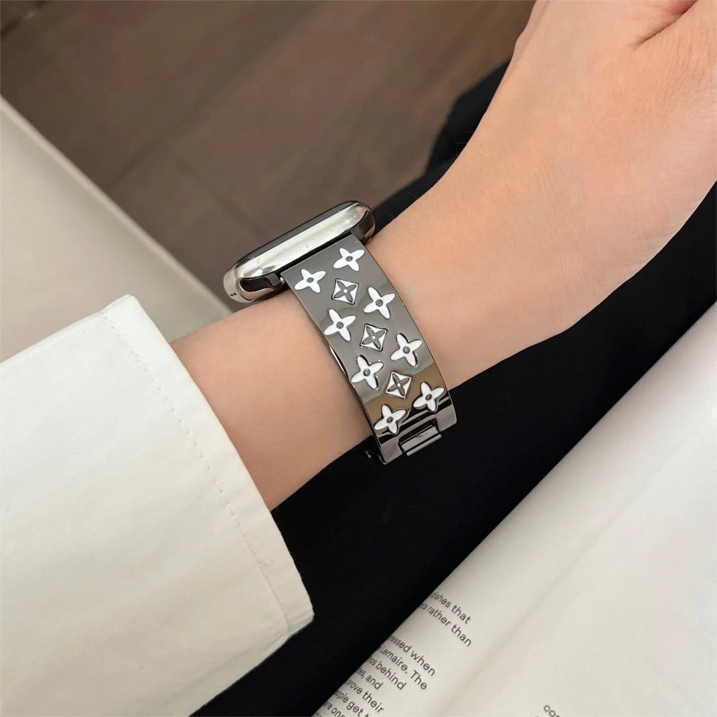 EMBOSSED METAL APPLE WATCH STRAP Roxy New 2