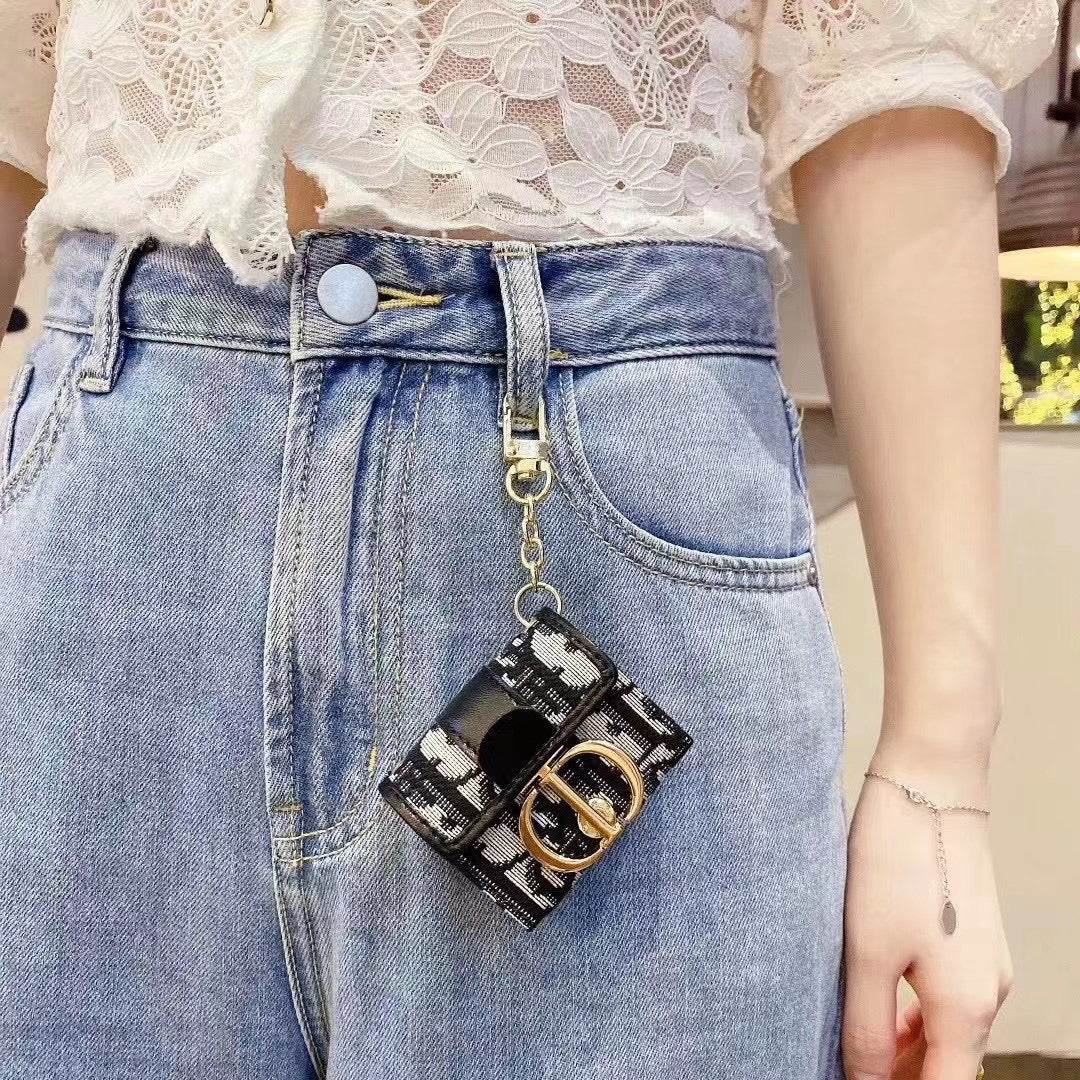 Iconic Luxury AirPods Case Fashionable Accessory Roxy New