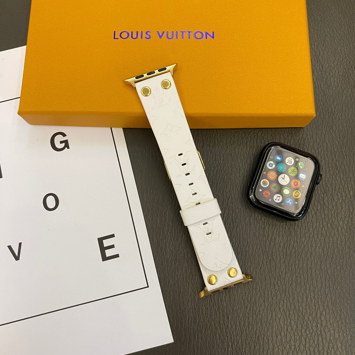 Bracelet de rechange Apple avec décoration en rivets et monogramme en relief Roxy New 2