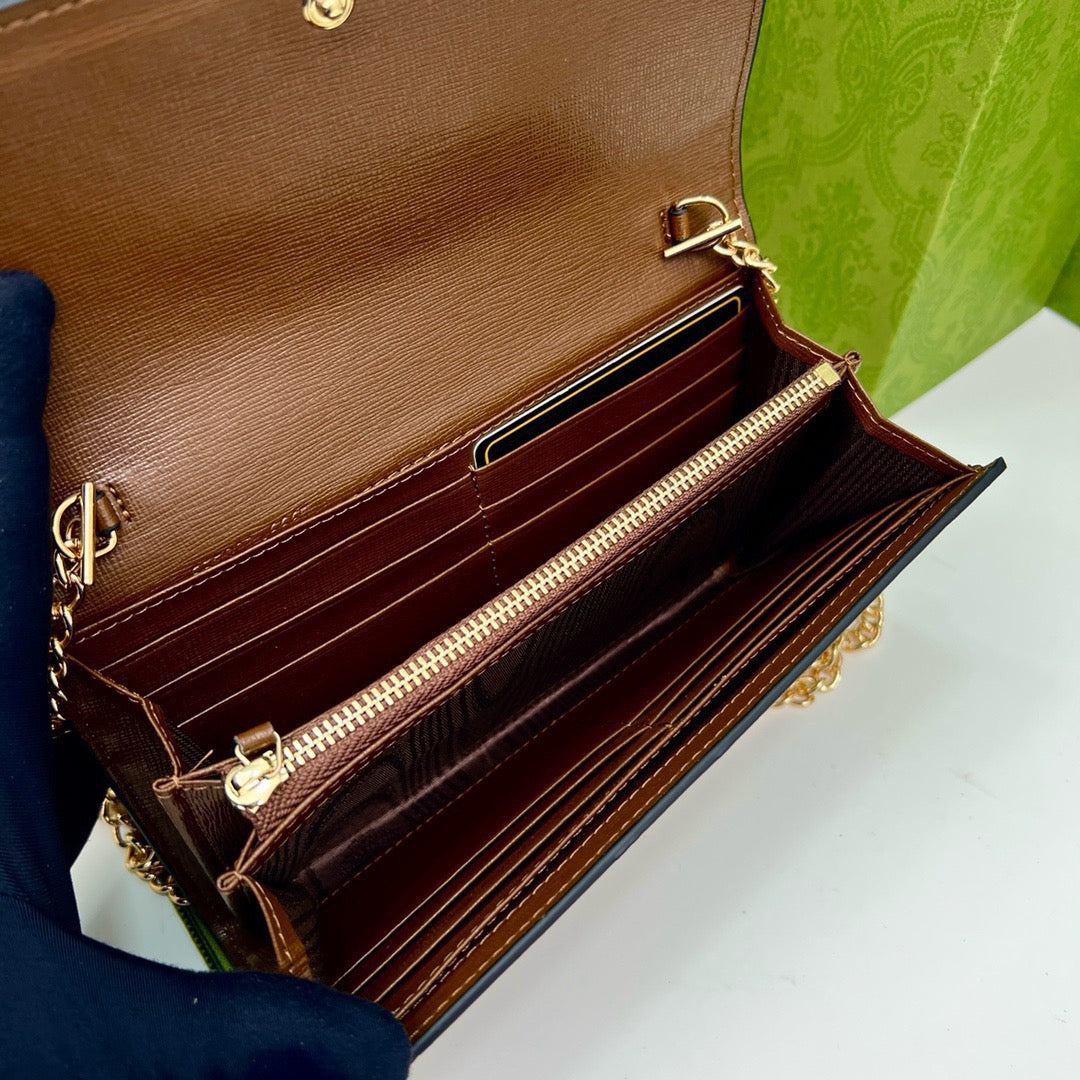GUCCI Saddle Buckle Crossbody Wallet on Chain