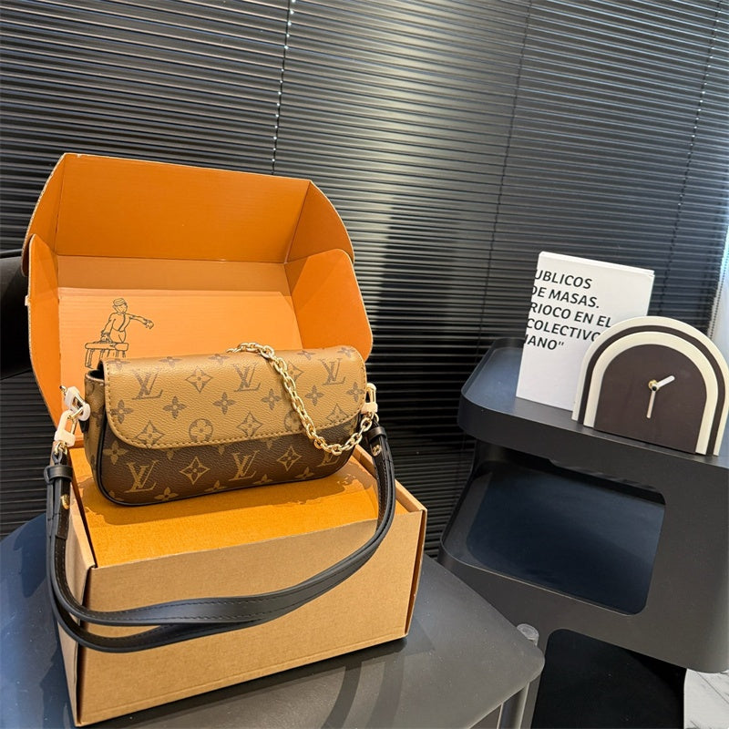 Elegant LV genuine leather crossbody bag With chain Roxy New