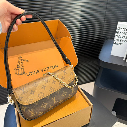 Elegant LV genuine leather crossbody bag With chain Roxy New