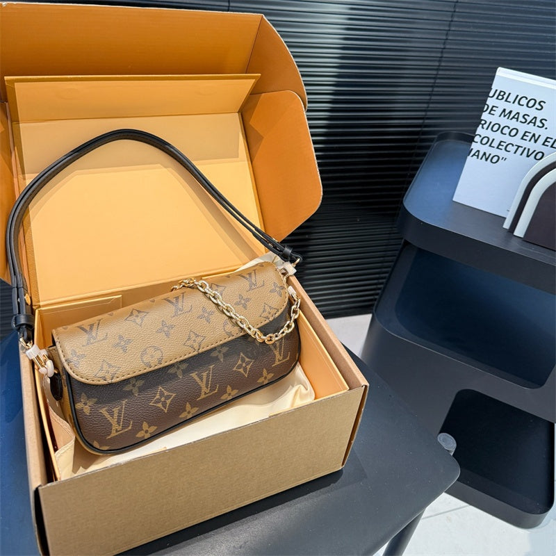 Elegant LV genuine leather crossbody bag With chain Roxy New