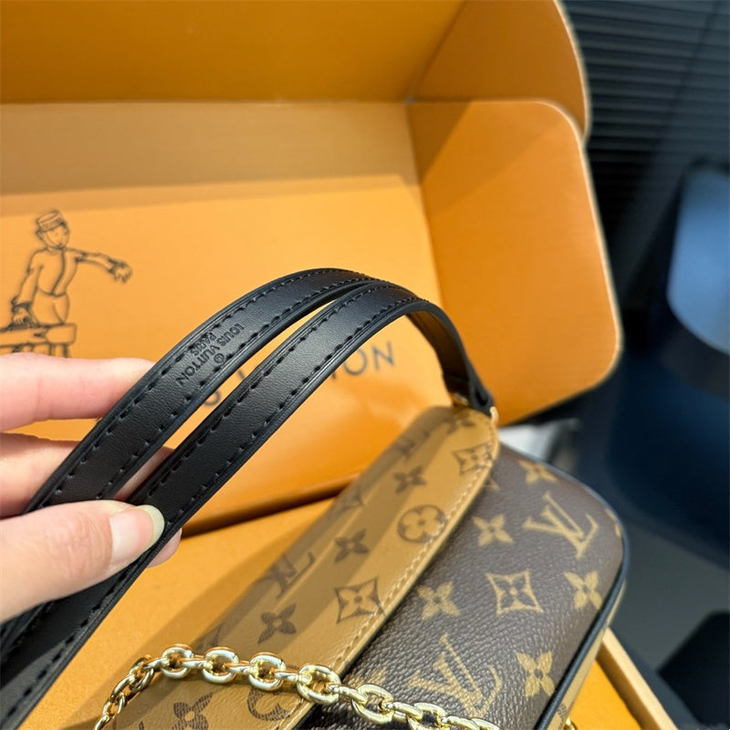 Elegant LV genuine leather crossbody bag With chain Roxy New