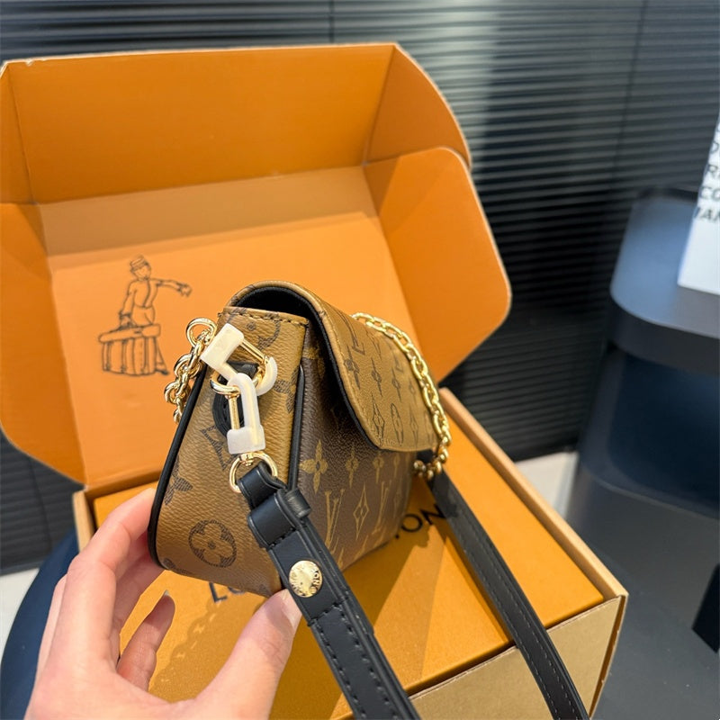 Elegant LV genuine leather crossbody bag With chain Roxy New