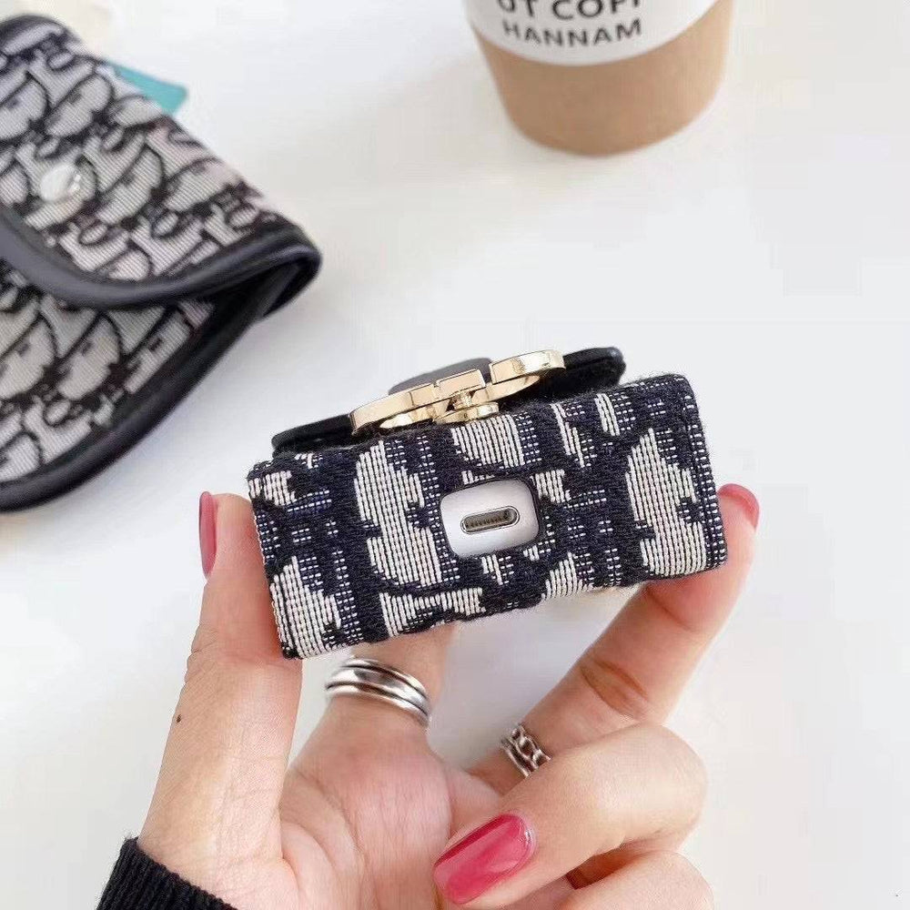 Luxury AirPods Case with Elegant Chain Roxy New