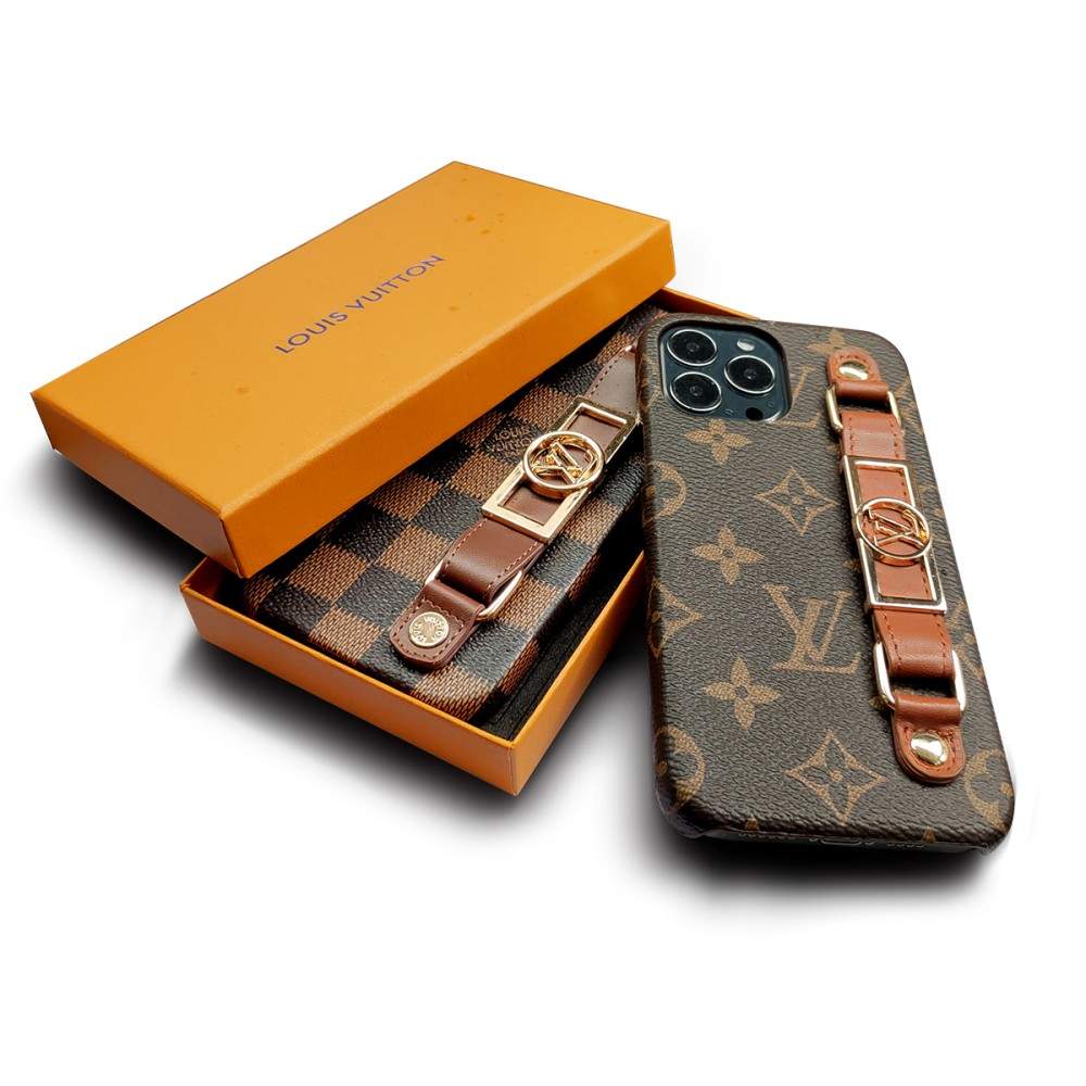 LUXURY LEATHER  WRIST BAND IPHONE CASE theroxymob