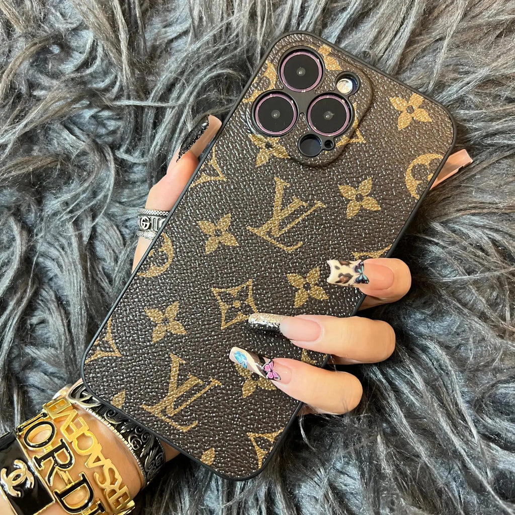 TRADITIONAL LOVE IPHONE CASE WITH CAMERA PROTECTION theroxymob