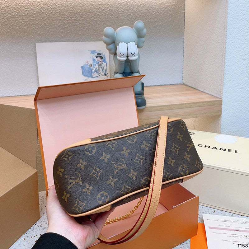 Luxury Louis Vuitton Bag with Detachable Strap